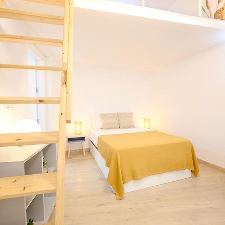Modern 3 Bedroom, City Center With Patio & High Ceilings By 10Tosea Малага Екстер'єр фото
