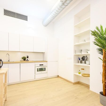 Modern 3 Bedroom, City Center With Patio & High Ceilings By 10Tosea Малага Екстер'єр фото