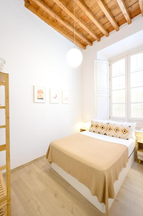 Modern 3 Bedroom, City Center With Patio & High Ceilings By 10Tosea Малага Екстер'єр фото