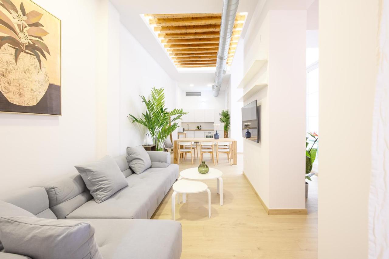 Modern 3 Bedroom, City Center With Patio & High Ceilings By 10Tosea Малага Екстер'єр фото