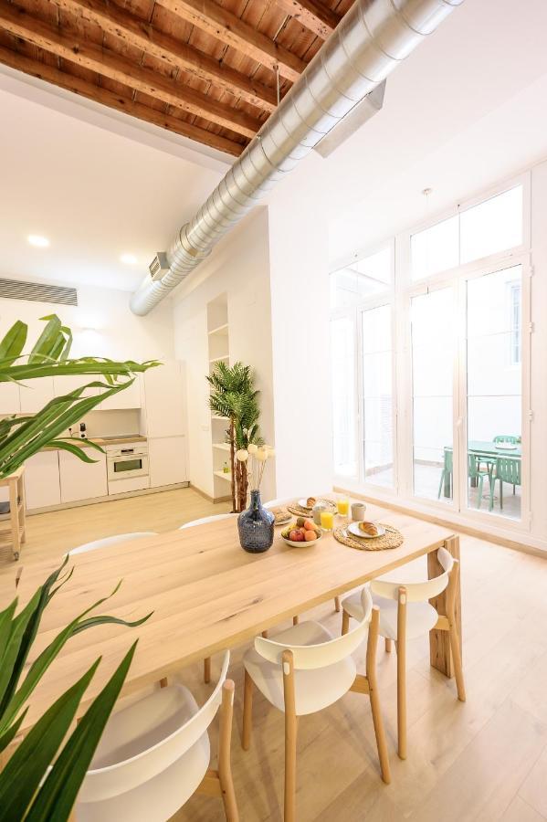 Modern 3 Bedroom, City Center With Patio & High Ceilings By 10Tosea Малага Екстер'єр фото