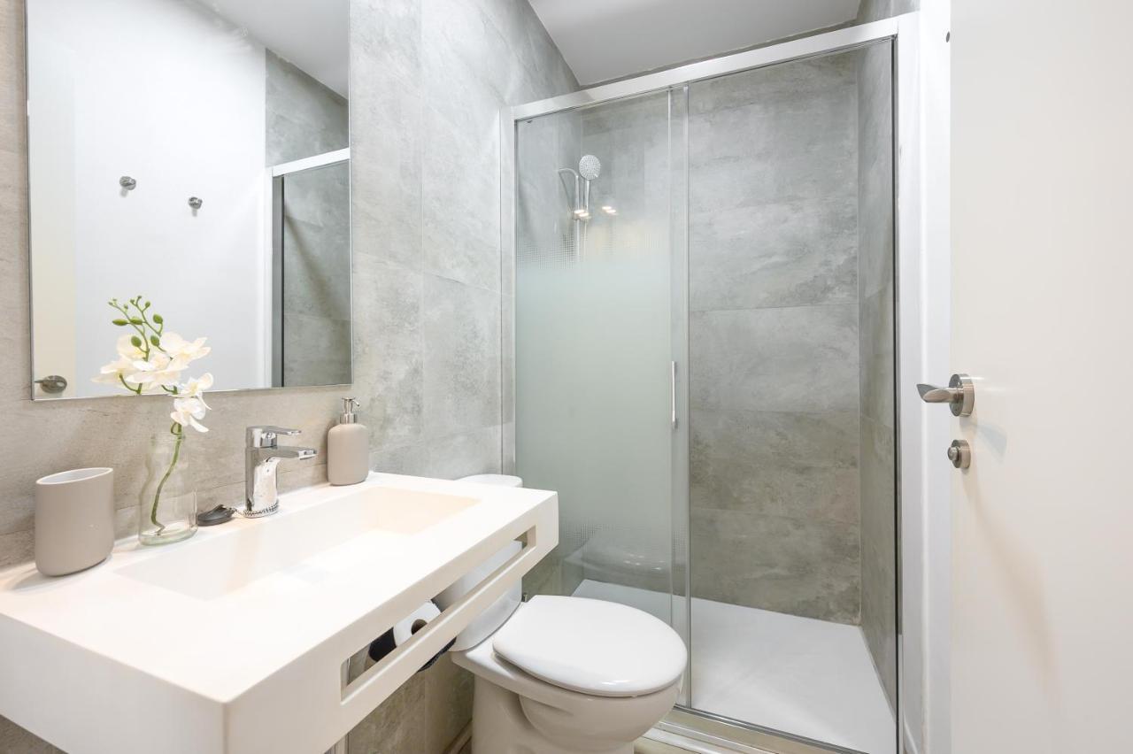 Modern 3 Bedroom, City Center With Patio & High Ceilings By 10Tosea Малага Екстер'єр фото