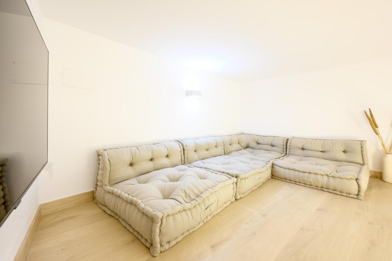 Modern 3 Bedroom, City Center With Patio & High Ceilings By 10Tosea Малага Екстер'єр фото