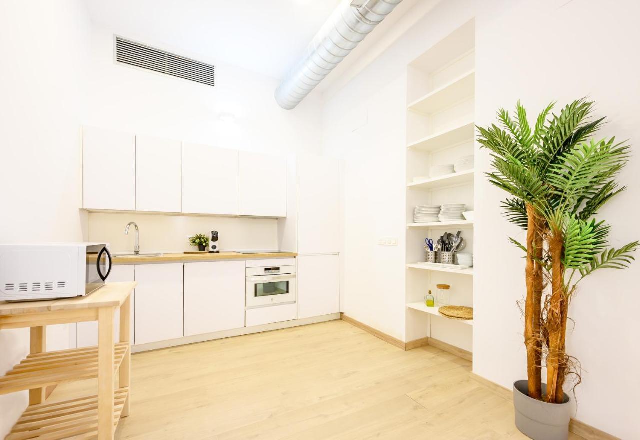 Modern 3 Bedroom, City Center With Patio & High Ceilings By 10Tosea Малага Екстер'єр фото