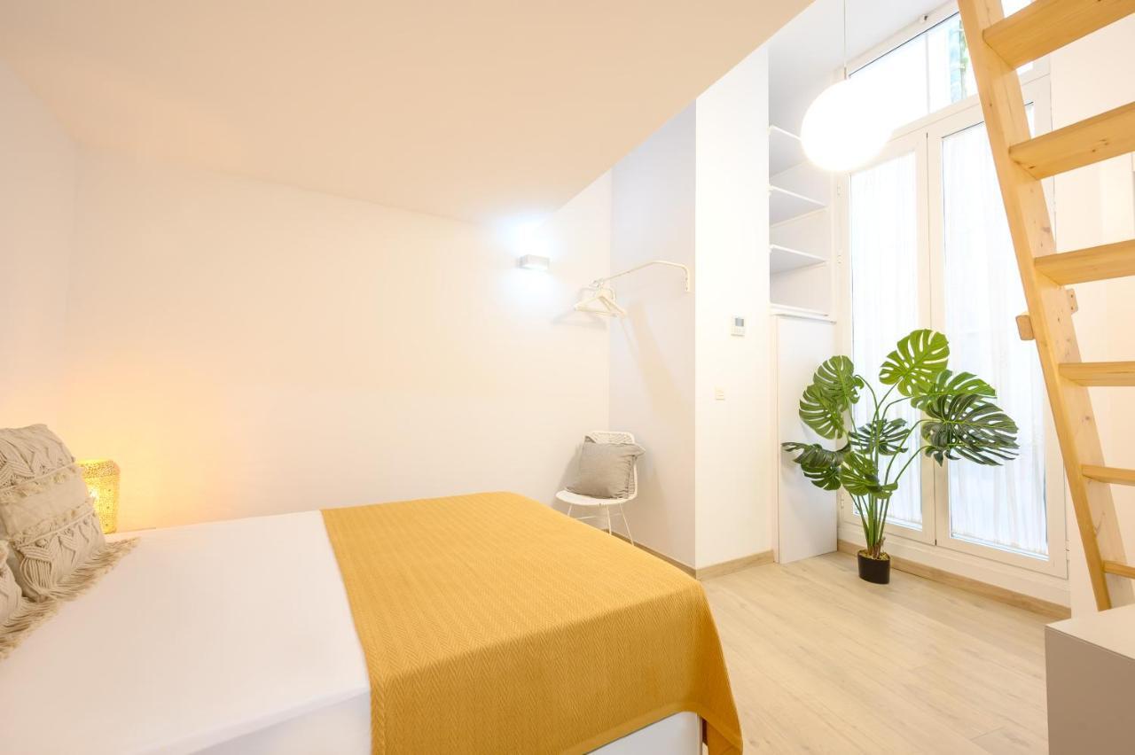 Modern 3 Bedroom, City Center With Patio & High Ceilings By 10Tosea Малага Екстер'єр фото